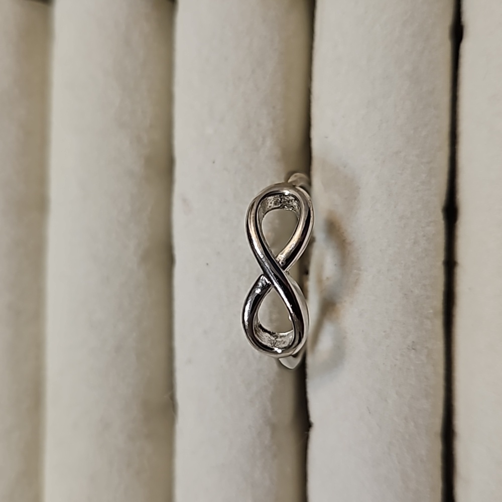Infinity loop silver ring